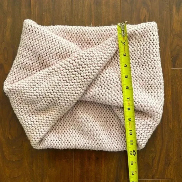 ⭐️3/$15 Infinity Scarf - Picture 5 of 6